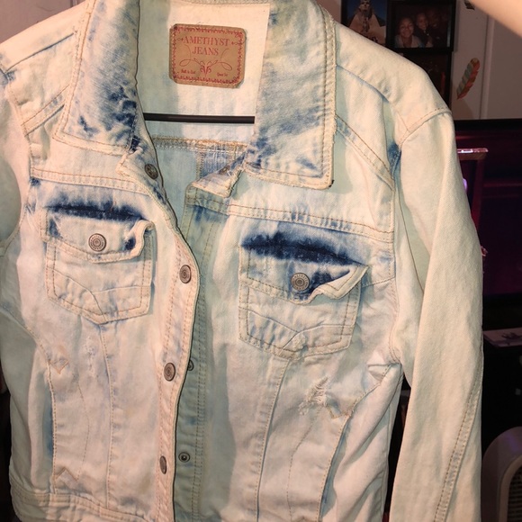 Jean jacket - Picture 1 of 4
